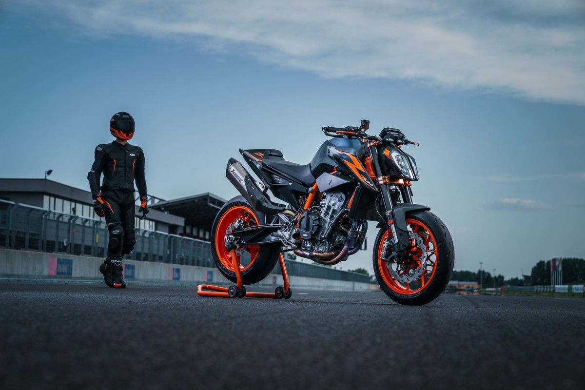 KTM: ecco la nuova 890 Duke R 